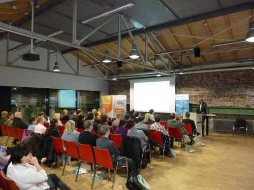 Die Wirtschaftsförderung informiert in der Halle 32 über die Digitalisierung 4.0. (Foto: OBK)