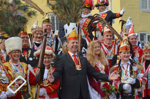 Landrat Jochen Hagt begrüßte die Tollitäten auf Schloss Homburg. (Foto: OBK)