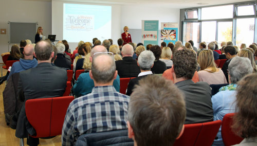 Das Fachpublikum zeigte reges Interesse am Thema Spracherwerb (Foto: OBK).