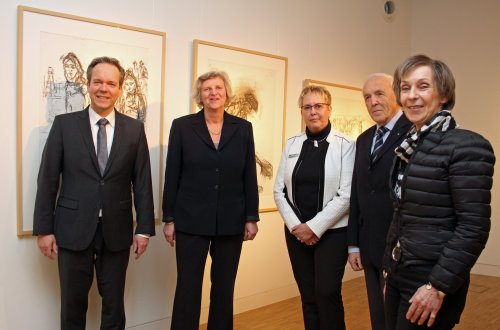 Freude über die gelungene Sonderausstellung zum 100. Geburtstag Friedrich von Bömches: (v.l.n.r.) Kreisdirektor und Kulturdezernent Klaus Grootens; Silke Engel, Museum und Forum Schloss Homburg; Kuratorin Birgit Ludwig-Weber; Prof. Dr. Frank Günter Zehnder und Museumsdirektorin Dr. Gudrun Sievers-Flägel. (Foto: OBK) Freude über die gelungene Sonderausstellung zum 100. Geburtstag Friedrich von Bömches: (v.l.n.r.) Kreisdirektor und Kulturdezernent Klaus Grootens; Silke Engel, Museum und Forum Schloss Homburg; Kuratorin Birgit Ludwig-Weber; Prof. Dr. Frank Günter Zehnder und Museumsdirektorin Dr. Gudrun Sievers-Flägel. (Foto: OBK)