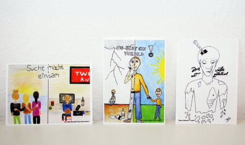 Kunstpostkarten-Wettbewerb: Platz 1 "Sucht macht einsam" von Kim Celine Bernatzki (v.l.), Platz 2 "Sei ein Vorbild" von Elisa Schmitz und Platz 3 "Frozen" von Bianca Dissmann. (Foto: OBK)