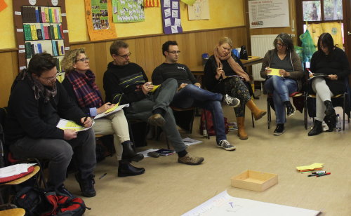 Die Gruppe notierte zu Beginn ihre Erwartungen und Erfahrungen.(Foto: OBK)