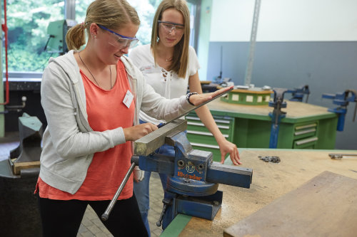 Bei der Berufsfelderkundung können Schülerinnen und Schüler die Vielfalt der Ausbildungsmöglichkeiten kennenlernen. (Foto: OBK) Bei der Berufsfelderkundung können Schülerinnen und Schüler die Vielfalt der Ausbildungsmöglichkeiten kennenlernen. (Foto: OBK)