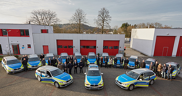 Zufriedene Gesichter bei der offiziellen Fahrzeugübergabe in Kotthausen. (Foto: OBK) 