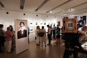 Kuratorenführung durch die Sonderausstellung Bergische Blicke auf Schloss Homburg. (Foto: C. Koeppl) Kuratorenführung durch die Sonderausstellung Bergische Blicke auf Schloss Homburg. (Foto: C. Koeppl)