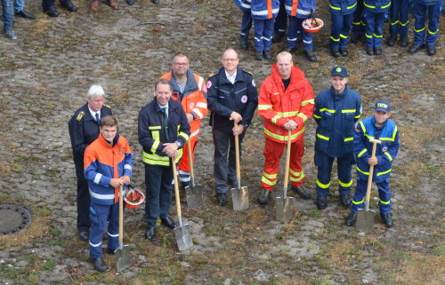 Der symbolische Spatenstich gab den Startschuss für die Umgestaltung des Geländes. (Foto: OBK)