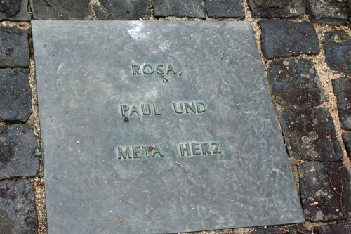 Erinnerung an die jüdische Familie Hertz in Nümbrecht. (Foto: OBK)