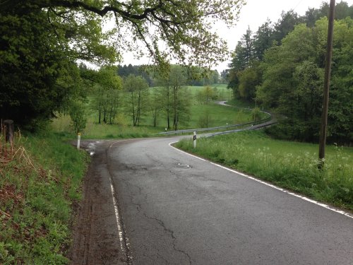 Die Fahrbahn wird aus Sicherheitsgründen verbreitert. (Foto: OBK)