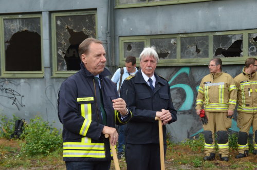 Landrat Jochen Hagt (l.) und Kreisbrandmeister Wilfried Fischer. (Foto: OBK)