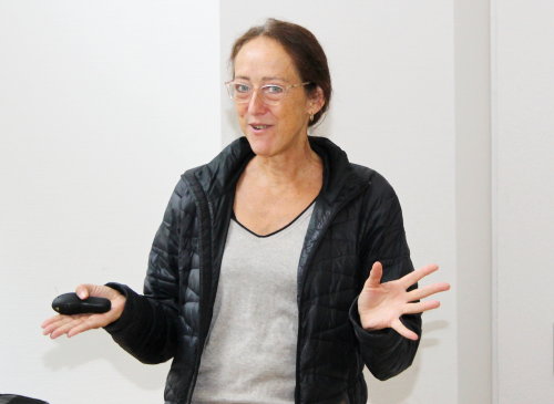 Die in Fachkreisen geschätzte Dozentin Claudia Neugebauer referierte zum Thema „Jeder Fachunterricht ist zugleich Sprachunterricht“. (Foto: OBK) Die in Fachkreisen geschätzte Dozentin Claudia Neugebauer referierte zum Thema „Jeder Fachunterricht ist zugleich Sprachunterricht“. (Foto: OBK)