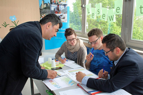 Die vierköpfige Jury berät sich. (Foto: OBK)