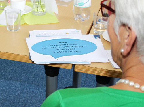 Das Kommunale Integrationszentrum vermittelte unter anderem wissenschaftliche Grundlagen des Projekts „Sprachsensible Schulentwicklung“ des MSW, der Stiftung Mercator und der LaKI NRW. (Foto: OBK) Das Kommunale Integrationszentrum vermittelte unter anderem wissenschaftliche Grundlagen des Projekts „Sprachsensible Schulentwicklung“ des MSW, der Stiftung Mercator und der LaKI NRW. (Foto: OBK)