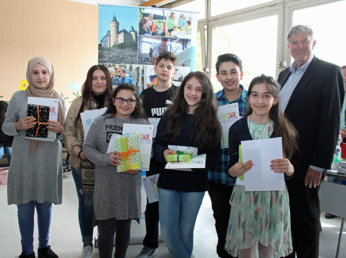 Die besten Vorleserinnen und Vorleser mit Prof. Dr. Friedrich Wilke. (Foto: OBK)