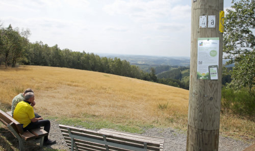 Viele Wanderer genießen die herrlichen Aussichtspunkte im Bergischen. (Foto: OBK)