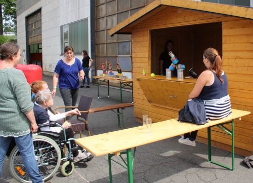 Dosenwerfen war Teil des Rahmenprogramms. (Foto: OBK)