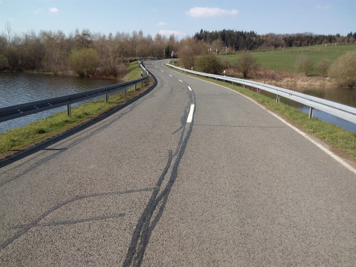 Die K 11 wird im Bereich der Bevertalsperre instand gesetzt. (Foto: OBK)