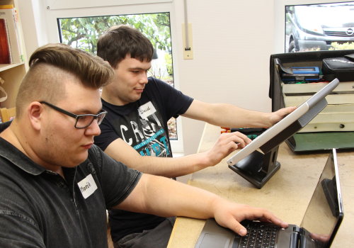 Auch Hilfe bei Computer, Tablet und Co. gibt es bei den Morsbacher Ehrenamtlichen. (Foto: OBK)