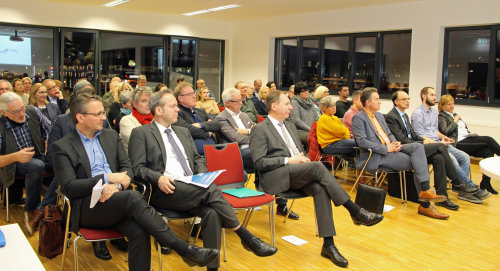 Das interessierte Fachpublikum informierte sich über Anwendungsmöglichkeiten der Telemedizin im Oberbergischen Kreis. (Foto: OBK) Das interessierte Fachpublikum informierte sich über Anwendungsmöglichkeiten der Telemedizin im Oberbergischen Kreis. (Foto: OBK)