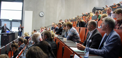 Die Möglichkeit zu Fragen nutzte das interessierte (Fach-)Publikum. (Foto: OBK) 