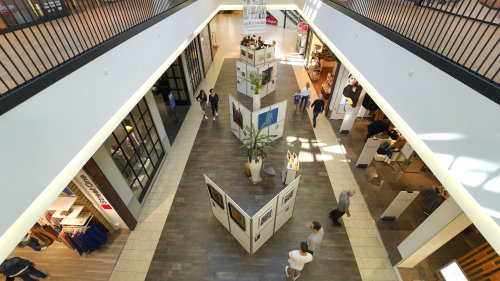 Die Ausstellung befindet sich im Erdgeschoss des Forum Gummersbach. (Foto: Dr. B. Wunder)