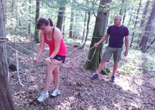 Auch praktische Beispiele für den KiTa-Alltag im Wald wurden erprobt. (Foto: OBK)