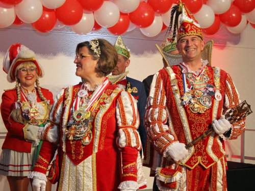 Prinz Vicky I. und seine Prinzessin Katharina führen in dieser Session die KG Närrische Oberberger Engelskirchen an. (Foto: OBK)