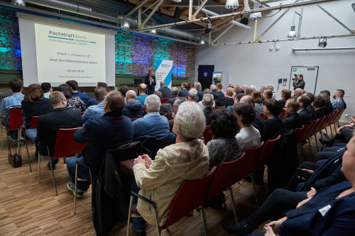 Gabi Schilling (Projektleiterin bei der IG Metall NRW) stellte das Projekt 2020 vor. (Foto: OBK)