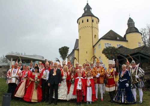 Die Tollitäten auf Schloss Homburg. (Foto: OBK)