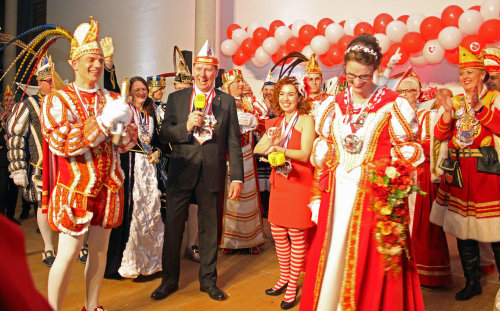 Landrat Jochen Hagt dankte den Oberbergischen Tollitäten. (Foto: OBK)