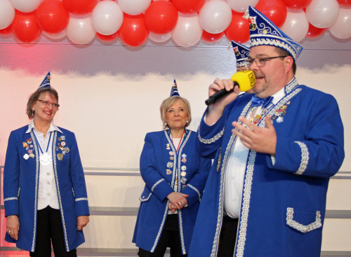 Eine kleine, doch "feine" Delegation der Karnevalsgesellschaft Op d'r Hüh (Lindlar) präsentierte sich auf Schloss Homburg. (Foto: OBK)