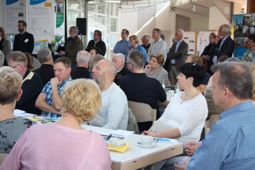 Nachahmen erwünscht: die Besucherinnen und Besucher ließen sich von Projekten und Konzepten ihrer Nachbarn inspirieren. (Foto: OBK)