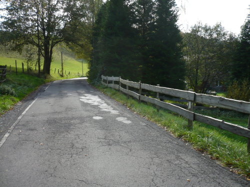 Fahrbahn und Randbereiche der K 38 sind teilweise stark beschädigt. (Foto: OBK)