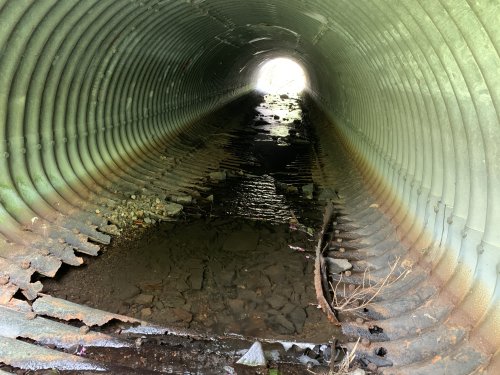 Der bestehende Durchlass weist erhebliche Schäden auf. (Foto: OBK)