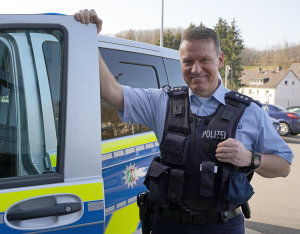 Frank Swoboda (Polizeiwache Gummersbach): "Wenn ich an der Reihe bin, lasse ich mich impfen, weil die Verantwortung nicht beim Nächsten anfängt, sondern bei mir selbst." (Foto: Kreispolizeibehörde)