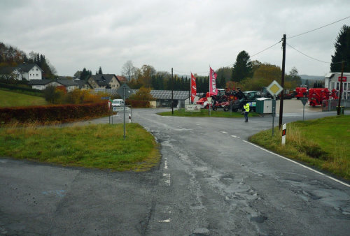 Fahrbahn und Randbereiche der K 53 sind teilweise stark beschädigt. (Foto: OBK) 