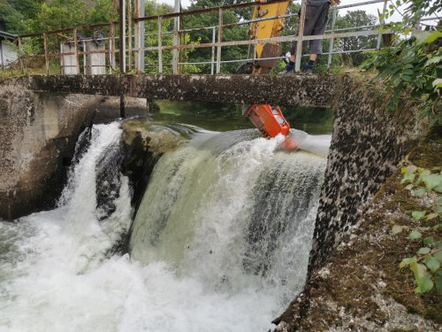 Aufwendige Arbeiten am Wehr. (Foto: OBK)