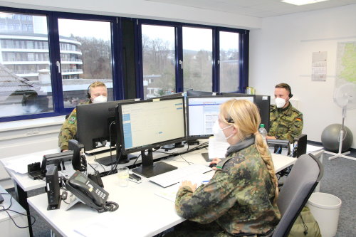 15 Soldatinnen und Soldaten aus Schwarzenborn helfen im Gesundheitsamt des Oberbergischen Kreises aus. (Foto: OBK)