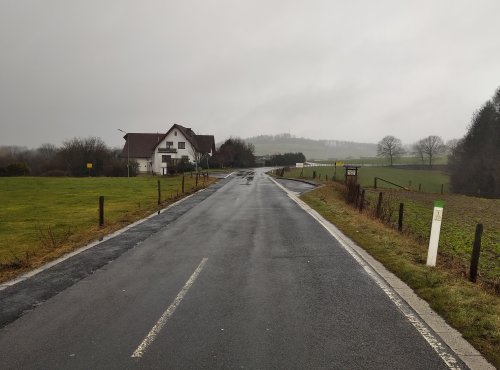 Am Abzweig K 43/Siedenberger Straße erfolgt der Umbau der Busbuchten. (Foto: OBK)