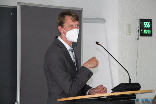 Prof. Dr. Nico T. Mutters (Direktor des Instituts für Hygiene und Öffentliche Gesundheit des Universitätsklinikums Bonn) berichtete am 19.05.2021 im Ausschuss für Gesundheit und Notfallvorsorge des Kreistags des Oberbergischen Kreises über das Projekt. (Foto: OBK)