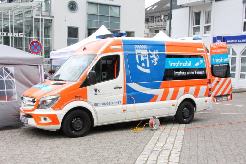 Bei den Impfmobilen des Oberbergischen Kreises handelt es sich um umfunktionierte Krankentransportwagen. (Foto: OBK)