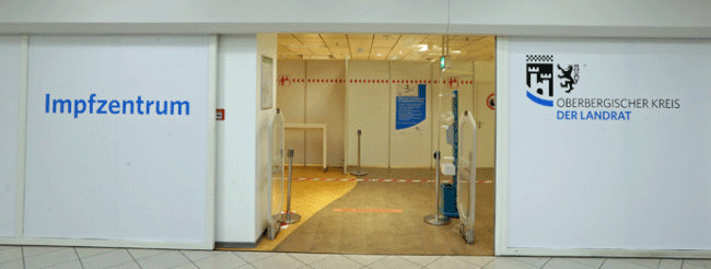 Foto vom Eingang des Impfzentrum Oberbergischer Kreis