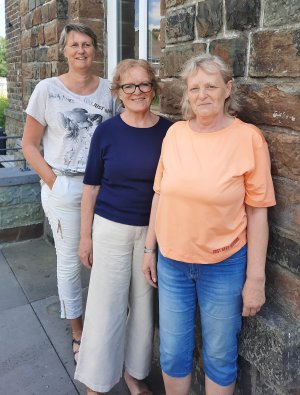 Das Weitblickteam der Ehrenamtsinitiative Weitblick des Oberbergischen Kreises am Standort Morsbach (v.l.): Andrea Leidig, Beate Hallenberg und Brigitte Kötting.(Foto: OBK)