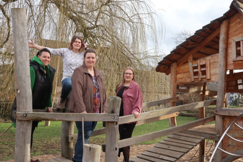 Die zertifizierten Tagesmütter wollen mehr Bewegung in den Alltag der betreuten Kinder bringen (v.l.): Nicole Herrmann, Valentina Turetzek, Sonja Wohlgemuth und Klara Hauf. (Foto: OBK)