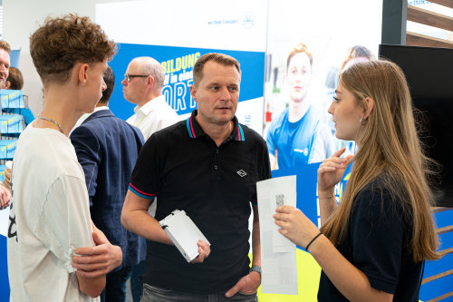 Über 1.000 Schülerinnen und Schüler informierten sich über die Angebote im Oberbergischen Kreis. (Foto: OBK) Über 1.000 Schülerinnen und Schüler informierten sich über die Angebote im Oberbergischen Kreis. (Foto: OBK)