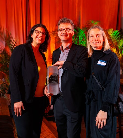 NOVARTIS Preis v.l.n.r.: Dr. Nesrin Wilke, Florian Meißner, Dr. Jessica Möltgen. (Foto: Novartis)