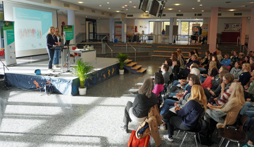 Der Fachtag Frühkindliche Entwicklung lieferte den Erzieherinnen und Erziehern viele neue Impulse für ihre tägliche Arbeit mit Kindern. (Foto:OBK) Der Fachtag Frühkindliche Entwicklung lieferte den Erzieherinnen und Erziehern viele neue Impulse für ihre tägliche Arbeit mit Kindern. (Foto:OBK)