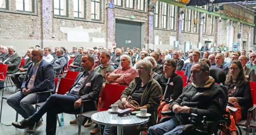 Zur Auftaktveranstaltung zur Erarbeitung des KWAK für den Oberbergischen Kreis kamen rund 170 Akteure zusammen. (Foto: OBK) 