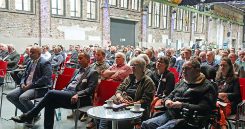 Zur Auftaktveranstaltung zur Erarbeitung des KWAK für den Oberbergischen Kreis kamen rund 170 Akteure zusammen. (Foto: OBK) Zur Auftaktveranstaltung zur Erarbeitung des KWAK für den Oberbergischen Kreis kamen rund 170 Akteure zusammen. (Foto: OBK)