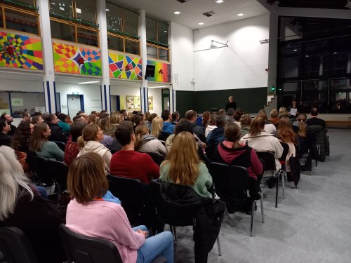 Großes Interesse gab es im Oberbergischen Kreis an den Veranstaltungen zum Erziehungsalltag mit "Wege(n) aus der Brüllfalle" (Foto: OBK) Großes Interesse gab es im Oberbergischen Kreis an den Veranstaltungen zum Erziehungsalltag mit "Wege(n) aus der Brüllfalle" (Foto: OBK)
