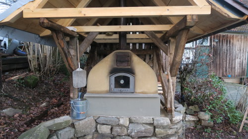 Diesen Brotbackofen konnte die Dorfgemeinschaft Dürhagen in Hückeswagen mit Hilfe der Fördermittel bauen und schon fleißig nutzen. (Foto: OBK) Diesen Brotbackofen konnte die Dorfgemeinschaft Dürhagen in Hückeswagen mit Hilfe der Fördermittel bauen und schon fleißig nutzen. (Foto: OBK)